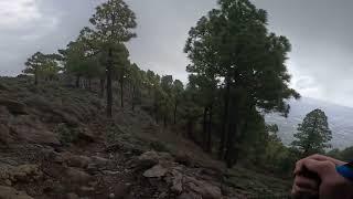 Hiking on the ridge of the vulcano crater - Caldera del Taburiente, La Palma