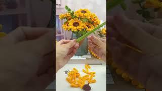 Handmade diy pipe cleaner sunflower #handmade #diyflowers #gift #flowers #tutorial #diy #craft #gift