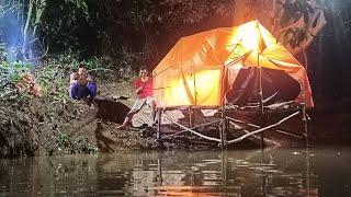 camping hujan deras tengah malam di pinggir sungai pohon angker mancing ikan di shelter