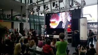 Robert Picardo speaks German (Comic Con Germany 2016)