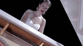 Sandra Stefanova | Dubai based female Singer & Pianist