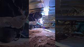 Сварщик 99 Lvl. РД сварка трубы в ограниченном пространстве #claustrophobia #welding