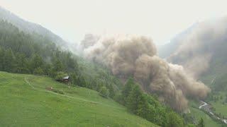 Switzerland glacier collapse caught on camera