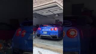 Straight piped Nissan GT-R Cold start