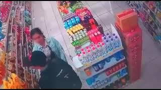 Ketahuan mesum di indomaret.terekam cctv.kocak