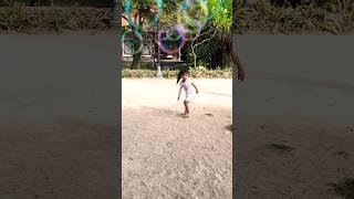 Arin bermain gelembung bersama mama di pantai #shorts#beach#play