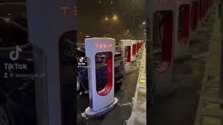 Superchargen im Schnee.  #Tesla #ModelY #Model3 #teslaclub #Lachen #SeedamCenter #SuC