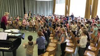 Schulkinder singen Bach-Melodien