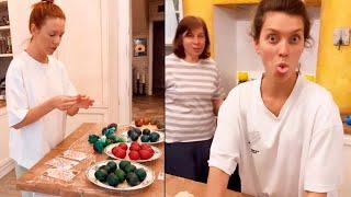 Звездные подруги Регина Тодоренко и Наталья Подольская решили покрасить яйца в чистый четверг