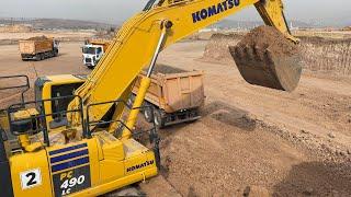 Komatsu Excavator Çift Yönlü Kamyon yüklüyor