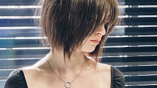 Mastering the Textured Bob: Accentuated Haircut built on a Disconnection