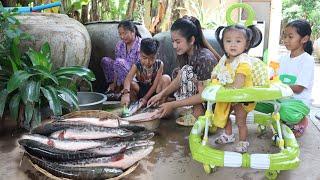 Mommy Sreypov: Yummy Cambodian noodle cooking by countryside family - Peaceful and happy lunch time