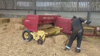 NEW HOLLAND 377 CONVENTIONAL BALER