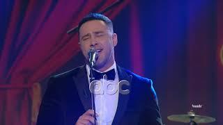 Robert Berisha performon ne Soirée kengen “200 dite”  | ABC News Albania