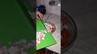 Салат с кукурузой,помидорами и крабовыми палочками  #shorts #салат #кулинария