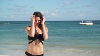 Multiple Ways to Wear the Seafolly Solid Bandeau Bikini Top