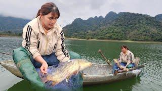 Fun fishing net caught a livelihood on the lake.