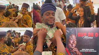 MOMENT KUNLE AFOLAYAN RAIN MONEY ON HIS LOOKALIKE SON DIEKO & DAUGHTER EYIMOFE @HIS MUM BURIAL