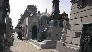 Walking La Recoleta Cemetery (Buenos Aires)