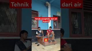Jurus biar gak basah saat hujan!!! #lucu #komedi #sekayu #ngakak #hasanhys