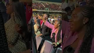Kofi Owusu Peprah's wife worships along as he sings MATWEN at Praise Reloaded 24