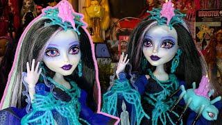 New Ghoul In School?! Lenore Loomington Monster High Designer Doll Review!