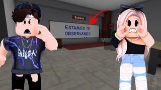 INVADIMOS A ESCOLA A NOITE E ALGO BIZARRO ACONTECEU! - Roblox (Brookhaven RP)