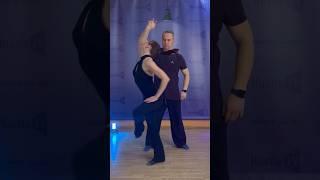 Внешний one foot spin в парных танцах #хастл #discofox