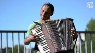 Accordionist from Romania - Valurile Dunarii & improvisation (Paris, France)