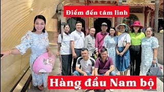 Cô Mua Sầu Riêng Ngọc Huyền Đến Chùa Bà Cầu Nguyện Mưa Thuận Gió Hoà Bị Bà Con Bắt Gặp