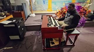 (First time) Pastor Greg Dukes playing the Viscount Legend Soul with a Leslie 3300, Wow!
