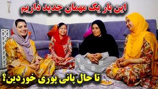 به مهمان ویژه خود پانی پوری پخته کردیم