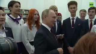 Минераловодская школьница спела Гимн с Владимиром Путиным