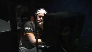 KRIMZ RAGE HITTING HIS KEYBOARD FNATIC vs  Luminosity - FACEIT AT DH WINTER 2015