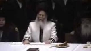 Bobover Rebbe Shlita Feering Tish Erev & Motze Yom Kippur