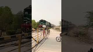 Millat Express 17Up | Video shot at Faisalabad | Karachi Cantt to Lala musa junction