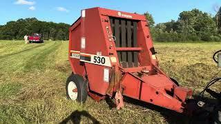 Hesston 530 / Case 8420 round baler