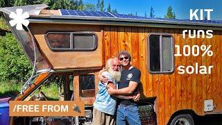 They turn clunkers into 100% solar-powered homes on wheels: No need of 