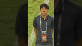 Coach shin tae young tak kuasa menahan tangis , saat menyanyikan lagu tanah airku #timnasindonesia