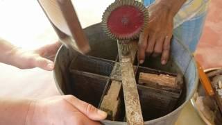 Centrifugal extraction of honey