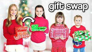 SIBLING CHRISTMAS GIFT EXCHANGE! | Family Fizz