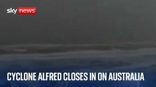 BREAKING: Cyclone Alfred closes in on Australia's Gold Coast