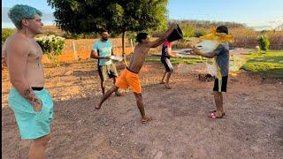 BRUTINHO JOGA UM BALDE DE OVO PODRE NO LEVY 