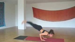 Laruga Yoga - Press Handstand