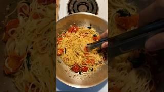 Паста с черри, чесноком и шпинатом #рецепт #готовимдома #қазақшарецепт