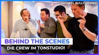 Lyrics gone wild: Die Crew & Stefan Raab im Tonstudio  | (T)Raumschiff Surprise | Behind the Scenes