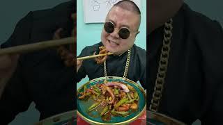 只吃辣，挑战成功！【登哥爱美食】#美食挑战 #搞笑吃播 #吃货 #情景剧 #吃辣挑战