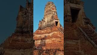 Powerful Ancient Buddhist Temple in Hindu Style: Wat Chaiwatthanaram