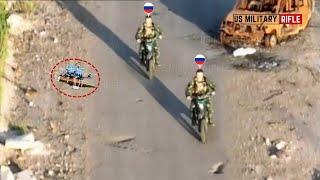 Horrible!! Ukrainian FPV drone operators blow up Russian soldiers fleeing on motorcycle near battle