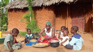 African village life#cooking Village food PawPaw  Peas stew with Roti for Breakfast